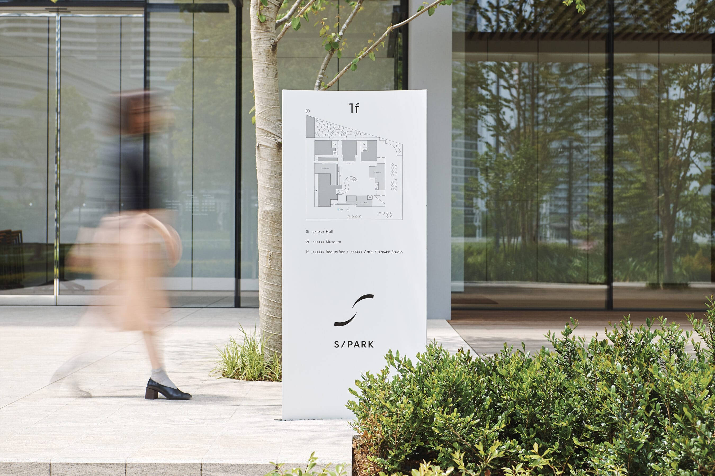 borg-bruckner-shiseido-spatial-design-signage-wayfinding-001